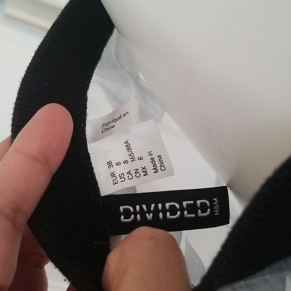 DIVIDED Tropical Print Sheer Crop Top Cuffed Sleeves with Leaf Print. - Picture 2 of 3